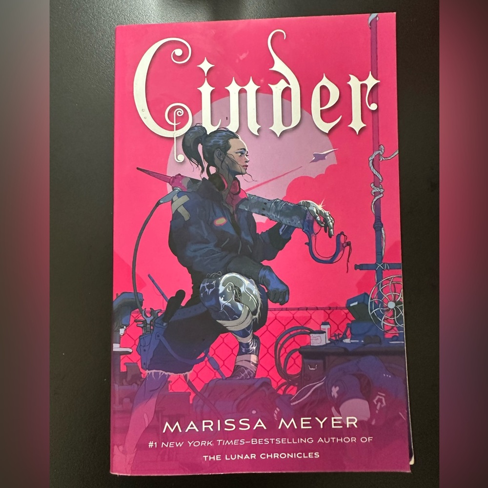 EUC Cinder paperback